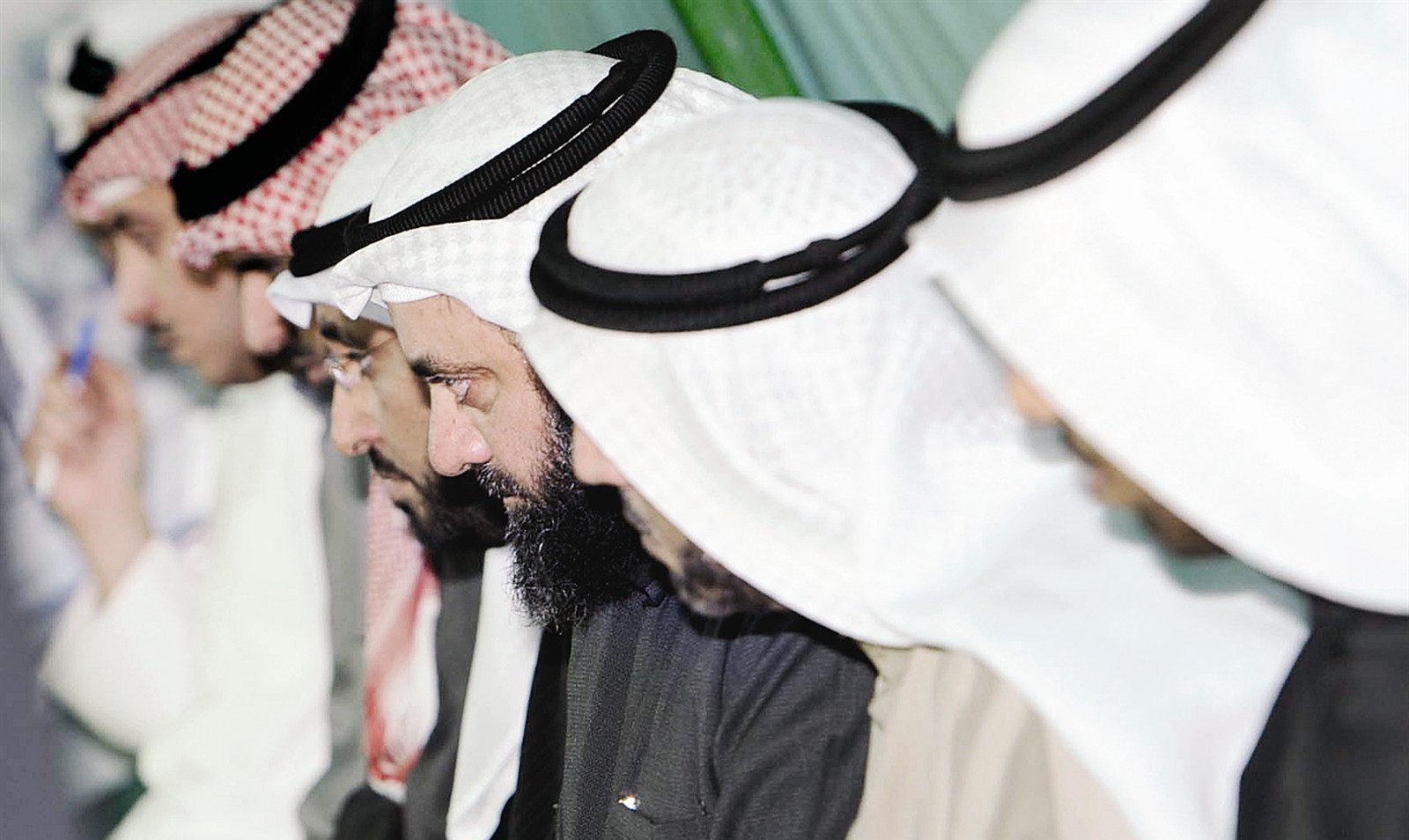 u0627u0644u0637u0628u0637u0628u0627u0626u064a u064au062au0648u0633u0637 u0639u062fu062fu0627u064b u0645u0646 u0627u0644u0645u062au062du062fu062bu064au0646 u0641u064a u0646u062fu0648u0629 u062cu0645u0639u064au0629 u0627u0639u0636u0627u0621 u0647u064au0626u0629 u0627u0644u062au062fu0631u064au0633 u0627u0648u0644 u0645u0646 u0627u0645u0633 u062du064au062b u0627u0637u0644u0642 u062au0633u0627u0624u0644u0647 u0645u0627 u0627u0630u0627 u0643u0627u0646u062a u0627u0644u062du0643u0648u0645u0629 u0642u062f u0627u0634u062au0631u062a u0627u0644u0646u0642u0627u0628u064au064au0646 u0628u0627u0644u0643u0648u0627u062fu0631 (u062au0635u0648u064au0631 u0646u0627u064au0641 u0627u0644u0639u0642u0644u0629)