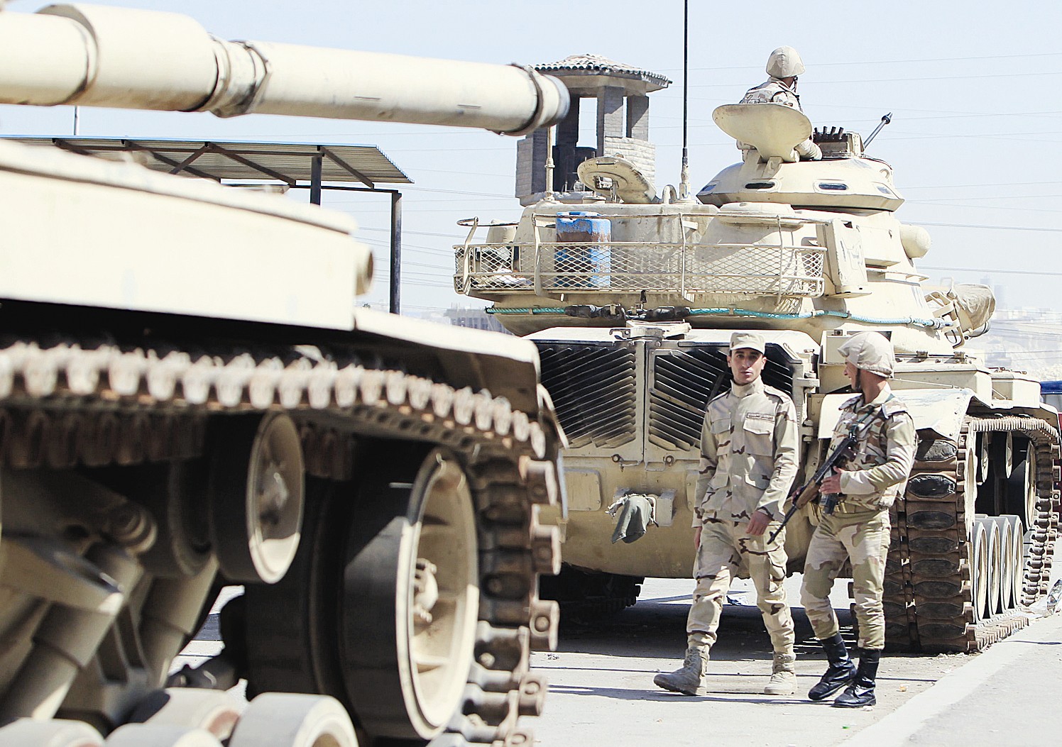 u0627u0646u062au0634u0627u0631 u0643u062bu064au0641 u0644u0644u062cu064au0634 u0641u064a u0645u062du064au0637 u0633u062cu0646 u0637u0631u0647 u062du064au062b u064au062du0627u0643u0645 3 u0635u062du0627u0641u064au064au0646 u0645u0646 u0642u0646u0627u0629 u00abu0627u0644u062cu0632u064au0631u0629u00bb u0627u0644u0641u0636u0627u0626u064au0629 (u0631u0648u064au062au0631u0632)