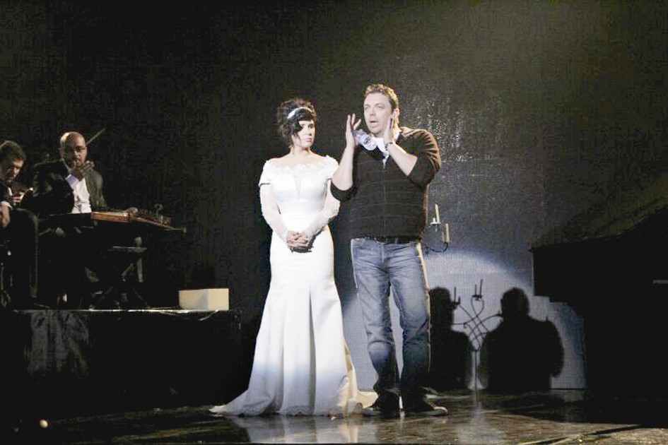 ... وتوجيهات من المخرج جميل المغازي