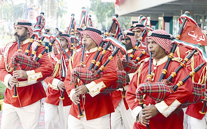 الفرقة الشعبية تقدم إحدى فقرات الحفل