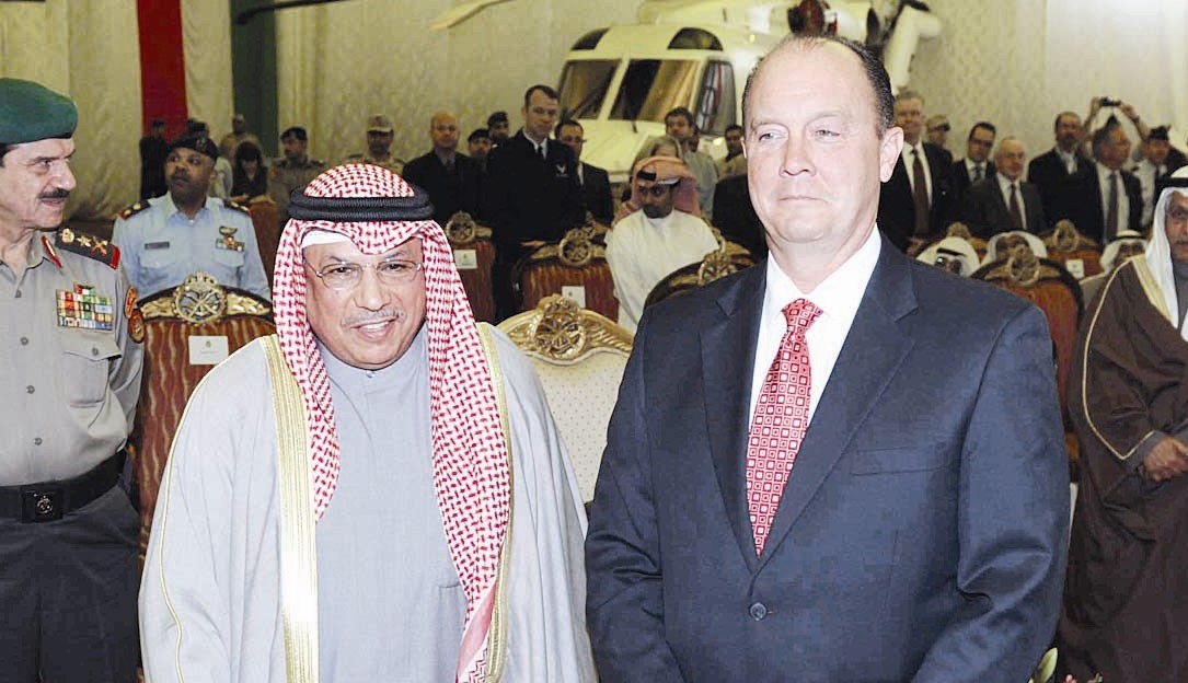 الجراح وممثل شركة «بوينغ»