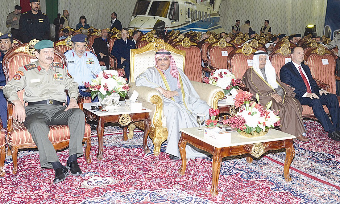 الجراح متوسطاً الجسار والعثمان (تصوير زكريا عطية)