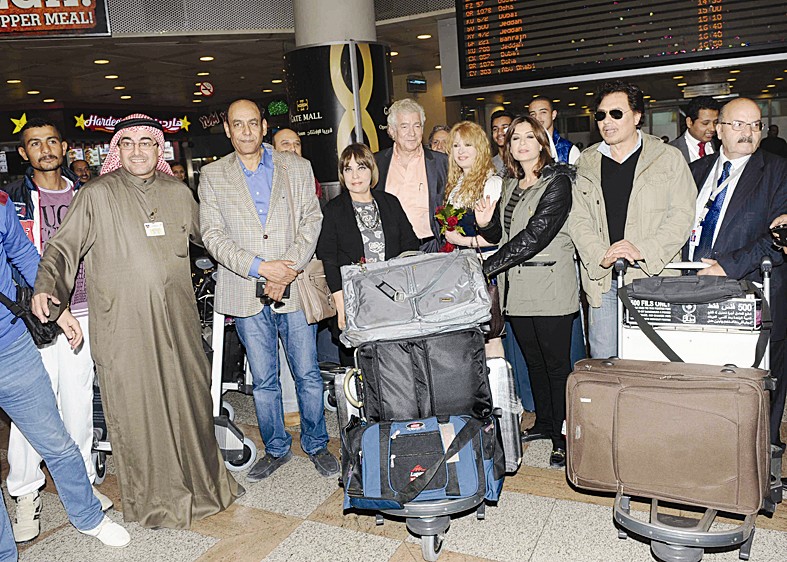 u0641u0646u0627u0646u0648 u0645u0635u0631 u0641u064a u0645u0637u0627u0631 u0627u0644u0643u0648u064au062a u0627u0644u062fu0648u0644u064a (u062au0635u0648u064au0631 u062cu0644u0627u0644 u0645u0639u0648u0651u0636)