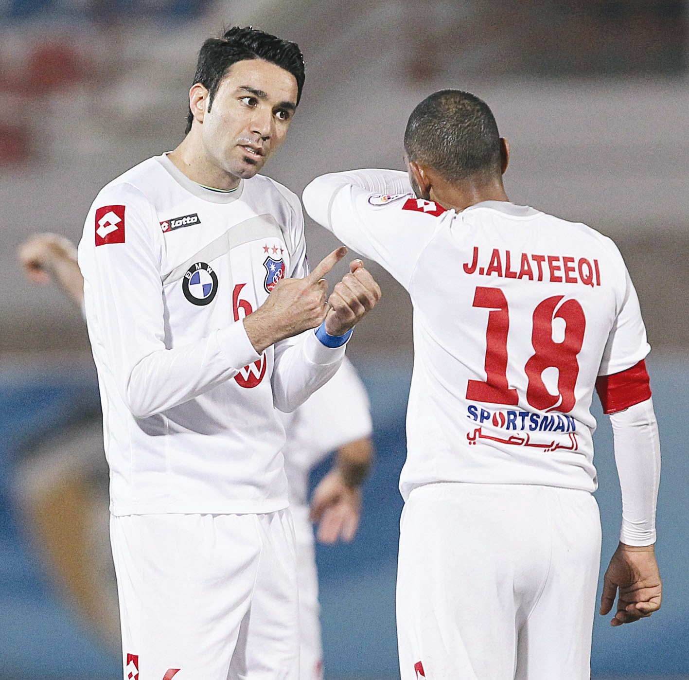 الإيراني جواد نيكونام يتحدث إلى جراح العتيقي