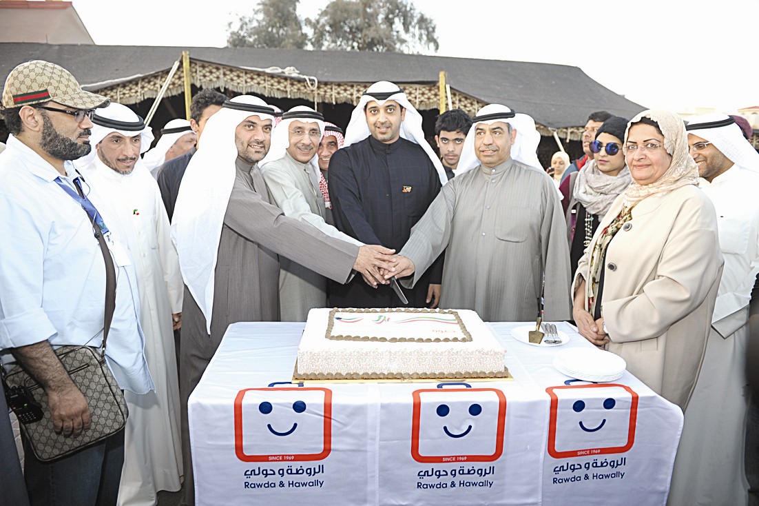 قطع قالب الحلوى