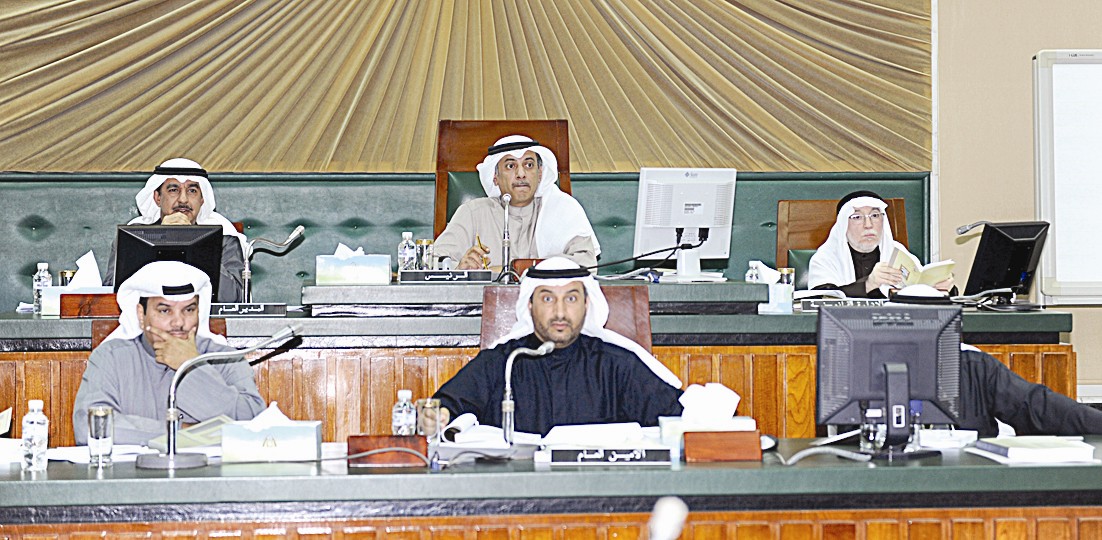 u0627u0644u062eu0627u0644u062f u0645u062au0631u0626u0633u0627u064b u062cu0644u0633u0629 u0627u0644u0628u0644u062fu064a (u062au0635u0648u064au0631 u0637u0627u0631u0642 u0639u0632u0627u0644u062fu064au0646)