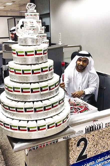 حلوى مزينة بأعلام الكويت