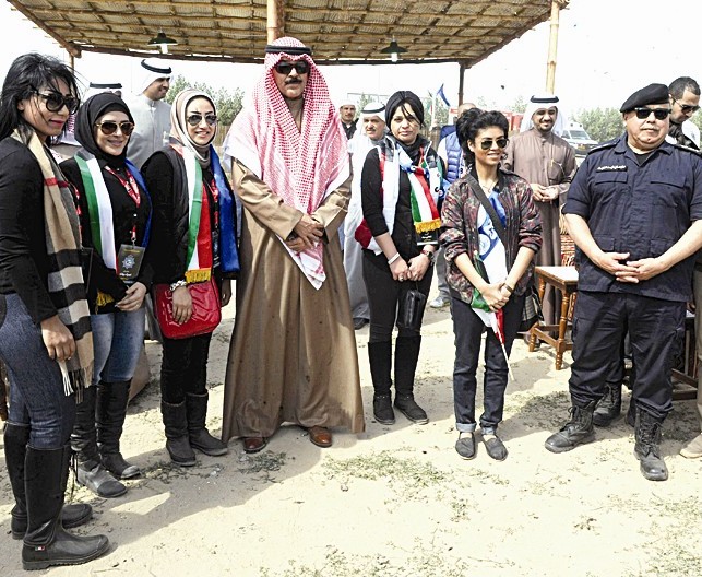 الخالد مع رواد المخيم