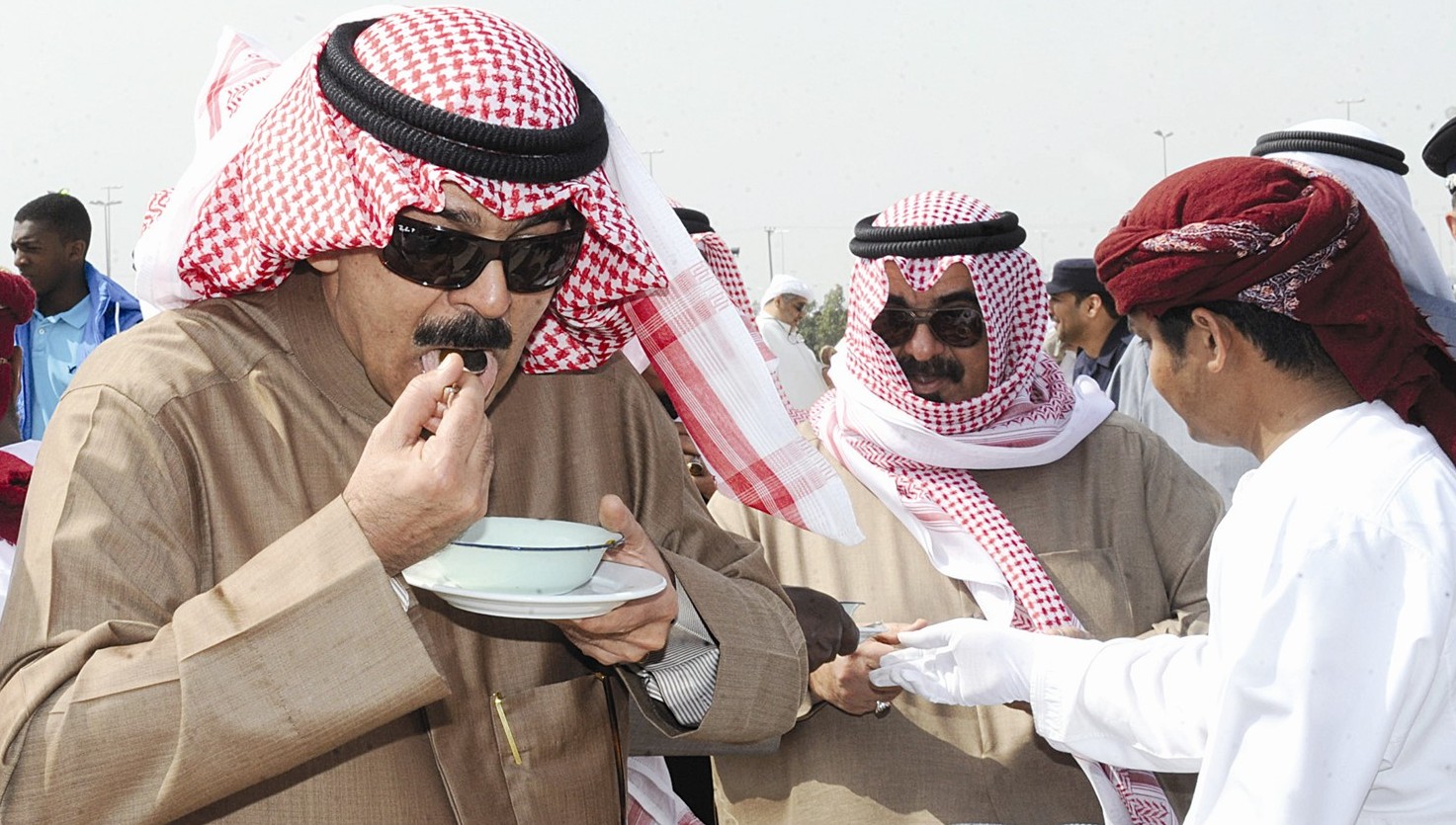 u0627u0644u062eu0627u0644u062f u0645u062au0630u0648u0642u0627u064b u0637u0639u0627u0645 u0645u062eu064au0645 u00abu0627u0644u062fu0627u062eu0644u064au0629u00bb u0627u0644u0631u0628u064au0639u064a u0627u0645u0633  (u062au0635u0648u064au0631 u0632u0643u0631u064au0627 u0639u0637u064au0629)