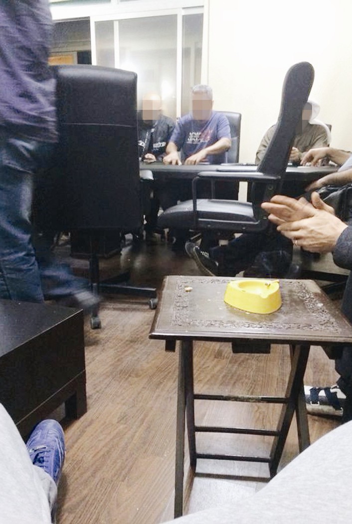 صورة من البث المباشر من المصدر السري إلى المباحث عما يدور في شقة الطبيب