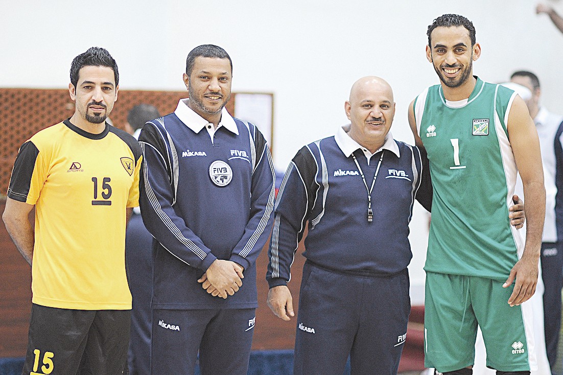 الحكمان الحربي والخالدي يتوسطان عبد الله جاسم وزيد الكاظمي