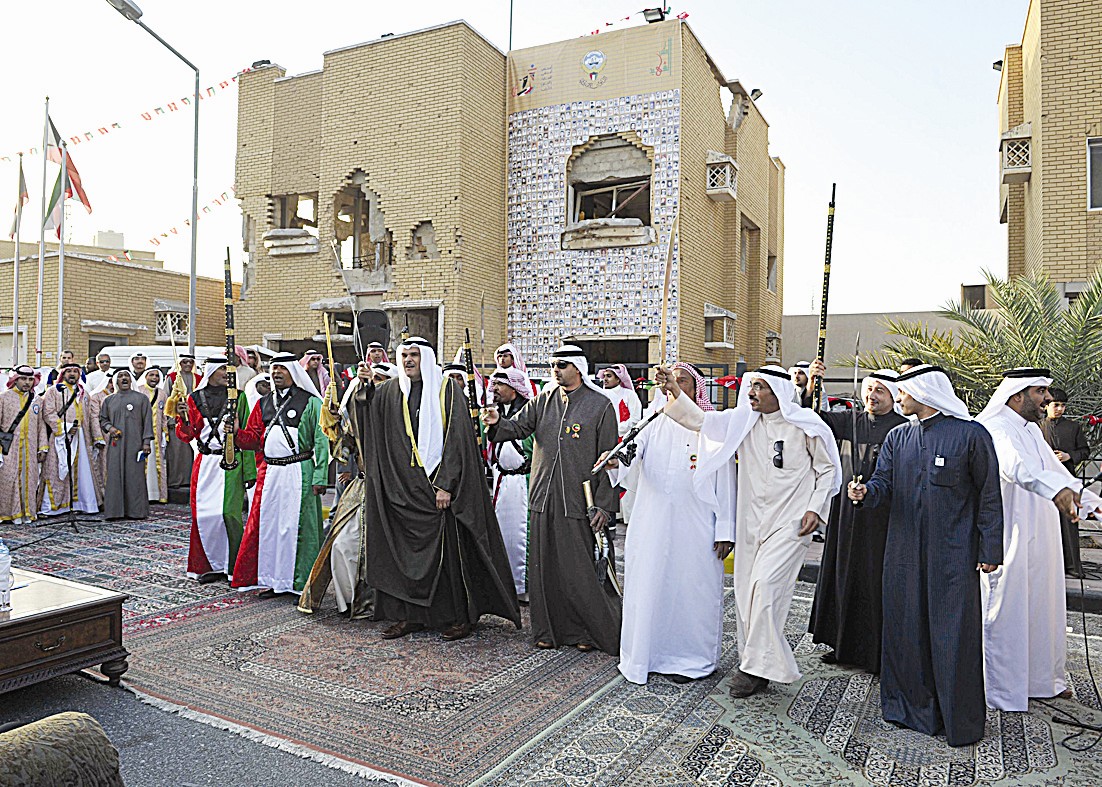 u0627u0644u062du0645u0648u062f u0648u0627u0644u0639u0628u062fu0627u0644u0644u0647 u064au0634u0627u0631u0643u0627u0646 u0641u064a u0623u062fu0627u0621 u0627u0644u0639u0631u0636u0629 (u062au0635u0648u064au0631 u0633u0639u062f u0647u0646u062fu0627u0648u064a)