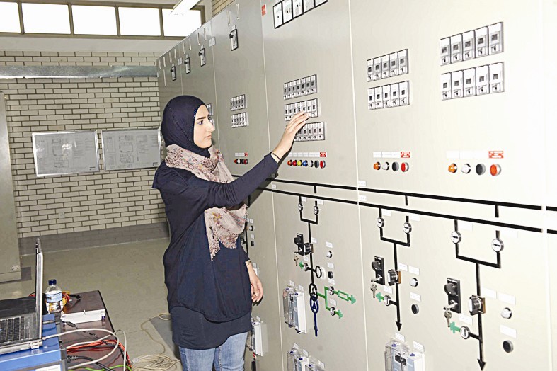 متابعة (تصوير جلال معوض)