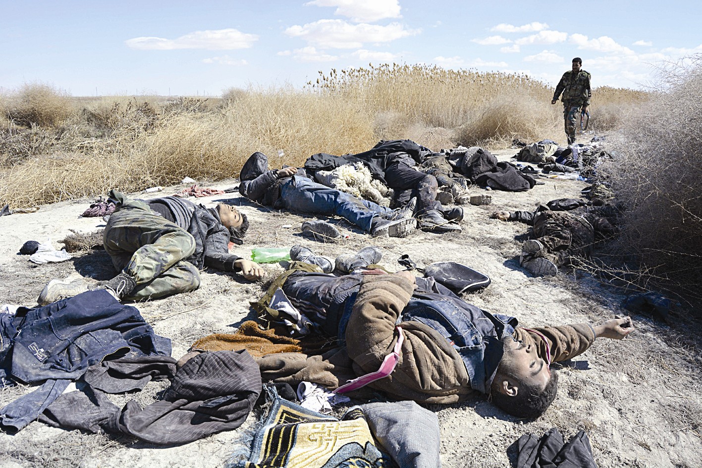 u062cu0646u062fu064a u0633u0648u0631u064a u0623u0645u0627u0645 u062cu062bu062b u0639u062fu062f u0645u0646 u0627u0644u0630u064au0646 u0642u062au0644u0648u0627 u0641u064a u0643u0645u064au0646 u0627u0644u063au0648u0637u0629  (u0623 u0641 u0628)