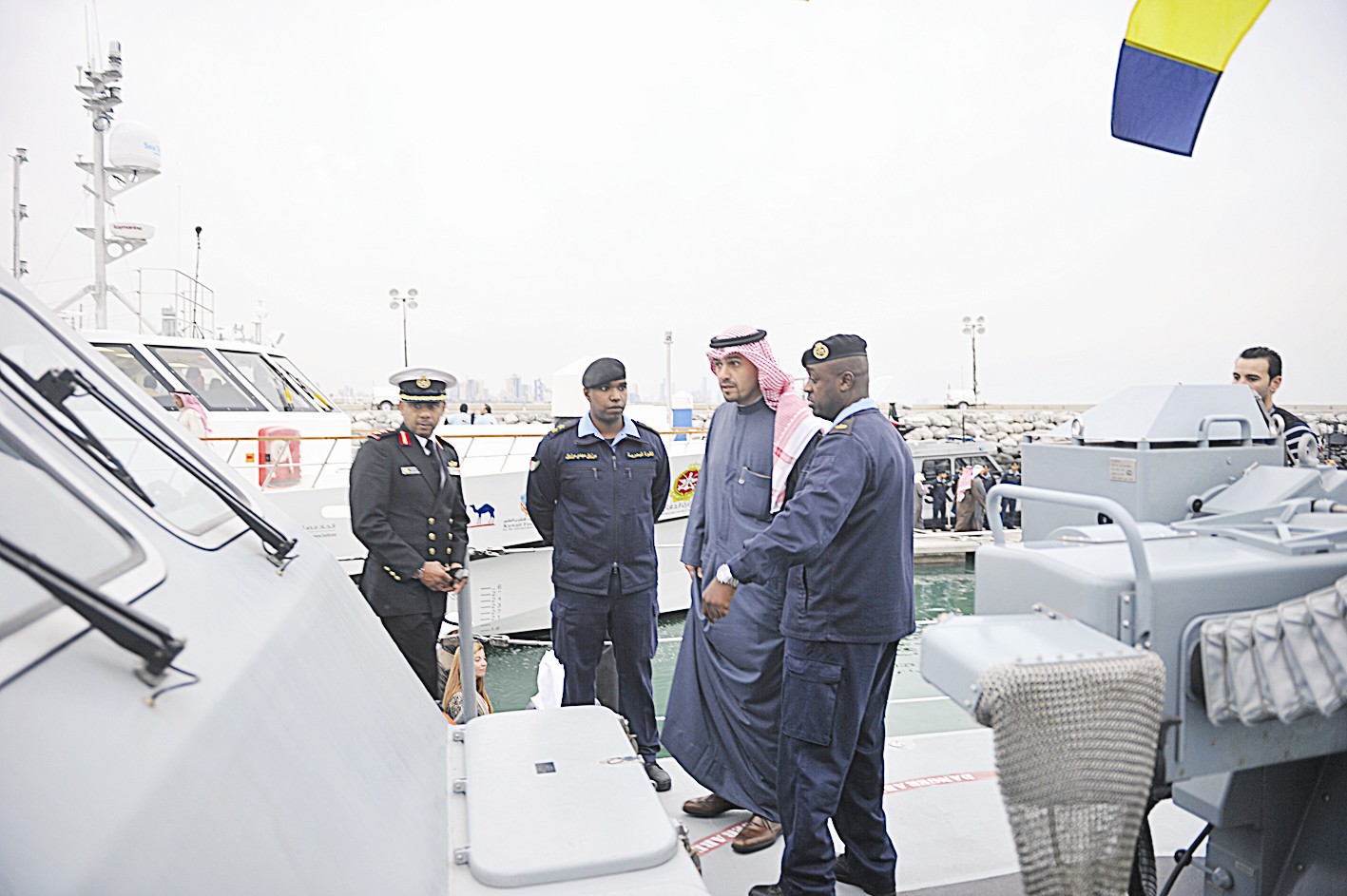 جانب من جولة الصالح في المعرض