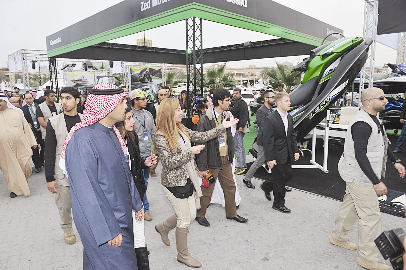 ... ومستعرضاً أحد الأجنحة (تصوير نور هنداوي)