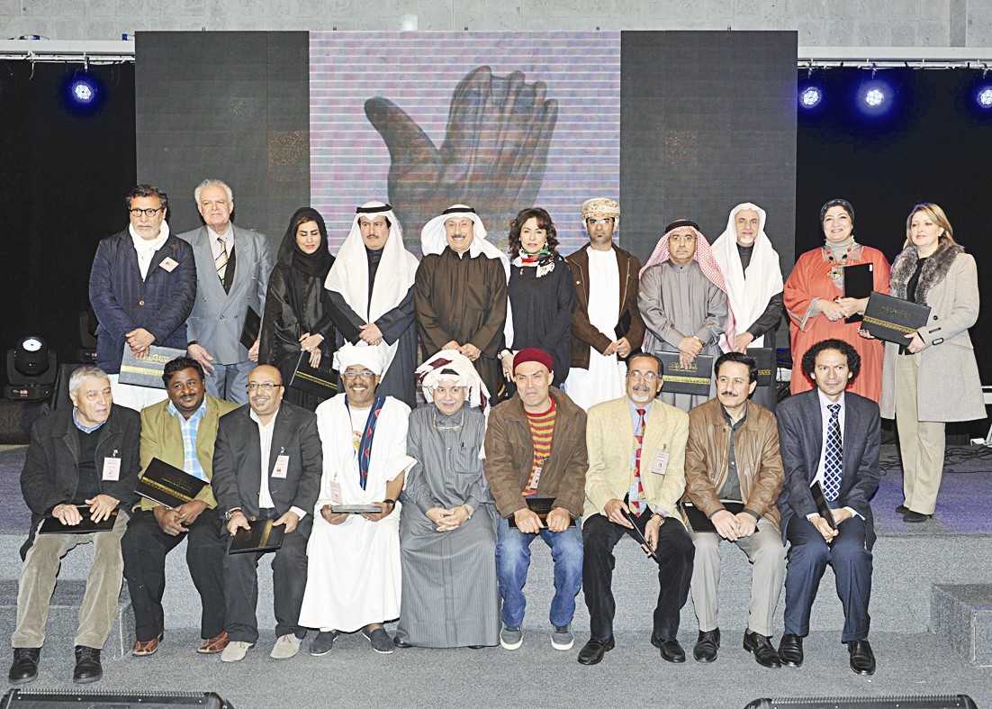 u0639u0628u062fu0627u0644u0645u062du0633u0646 u0645u0634u0648u0637 u0627u0644u0645u0637u064au0631u064a u0645u0639 u0627u0644u0641u0646u0627u0646u064au0646 (u062au0635u0648u064au0631 u0633u0639u062f u0647u0646u062fu0627u0648u064a)