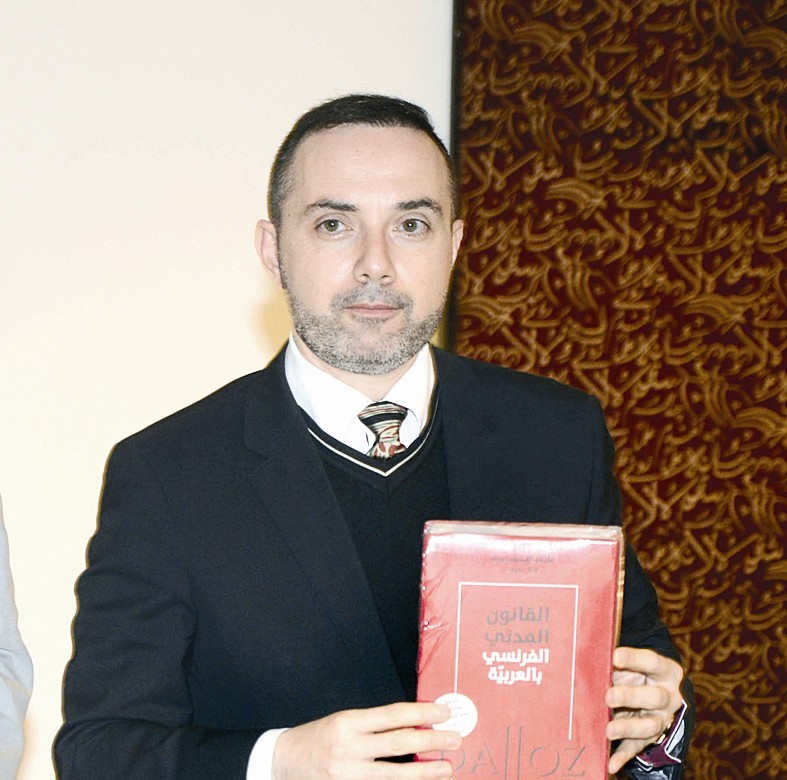 السفير نخلة ونسخة من كتاب القانون المدني الفرنسي