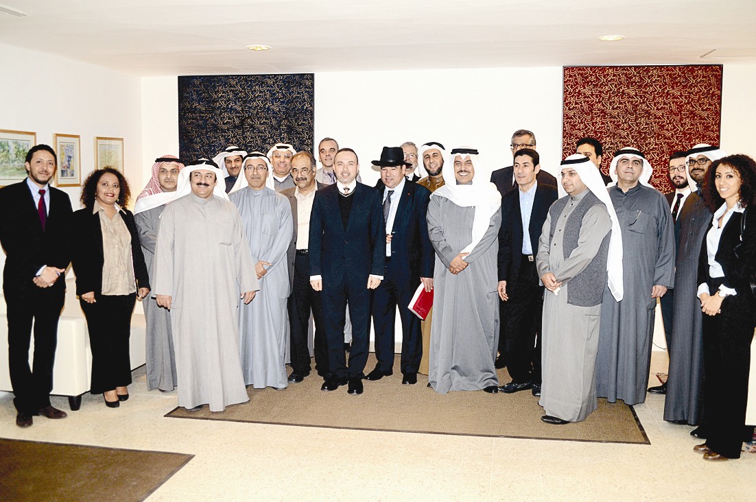 ... ومع حضور حفل الاستقبال (تصوير أسعد عبدالله)