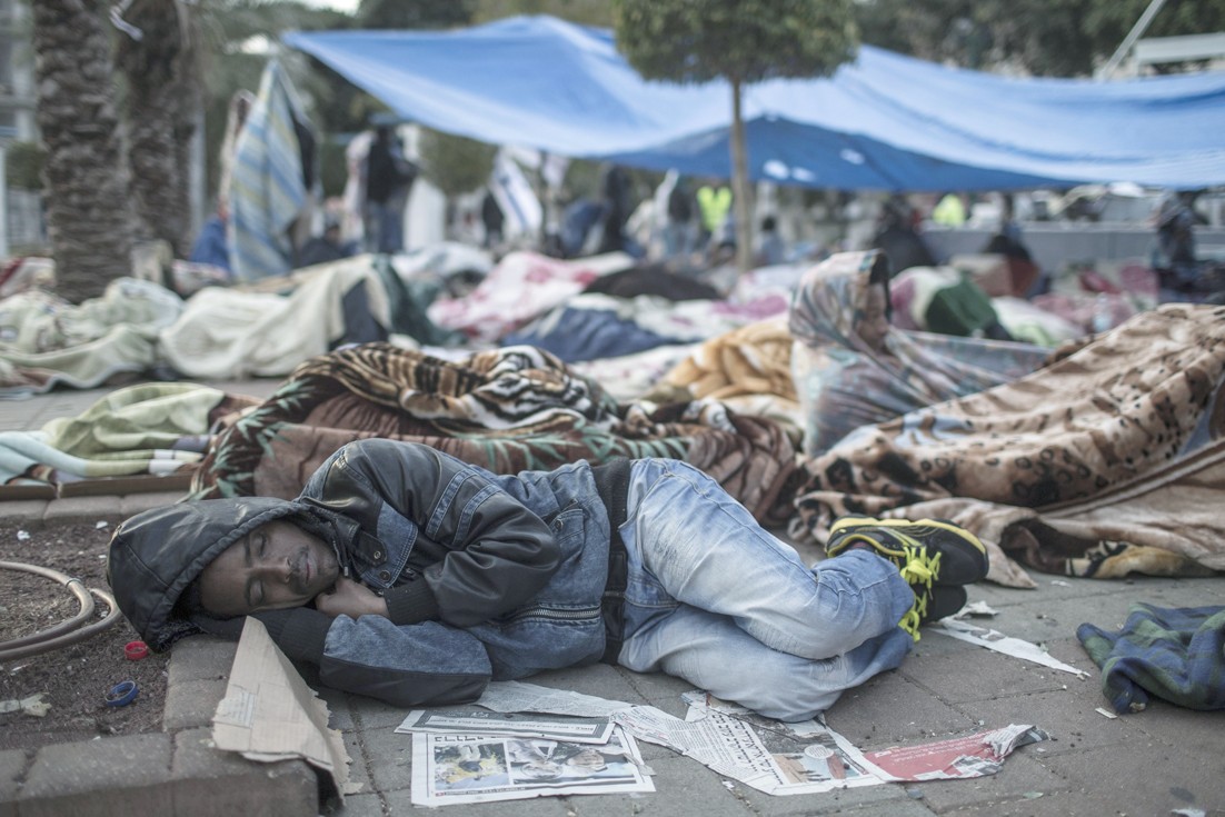 u0644u0627u062cu0626u0648u0646 u0623u0641u0627u0631u0642u0629 u064au0641u062au0631u0634u0648u0646 u0627u0644u0623u0631u0636 u0641u064a u062du062fu064au0642u0629 u0644u064au0641u0646u0633u0643u064a u0641u064a u062au0644 u0623u0628u064au0628 u0627u062du062au062cu0627u062cu0627 u0639u0644u0649 u0639u062fu0645 u0645u0646u062du0647u0645 u062du0642 u0627u0644u0644u062cu0648u0621 ( u062f u0628 u0627)