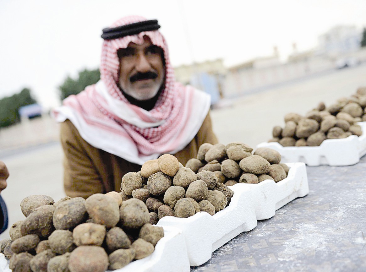سوق الجهراء حافل بالفقع المستورد