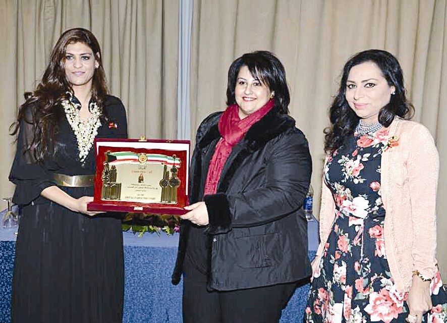 الشيخة بسمة الصباح تكرم مروة حمدي