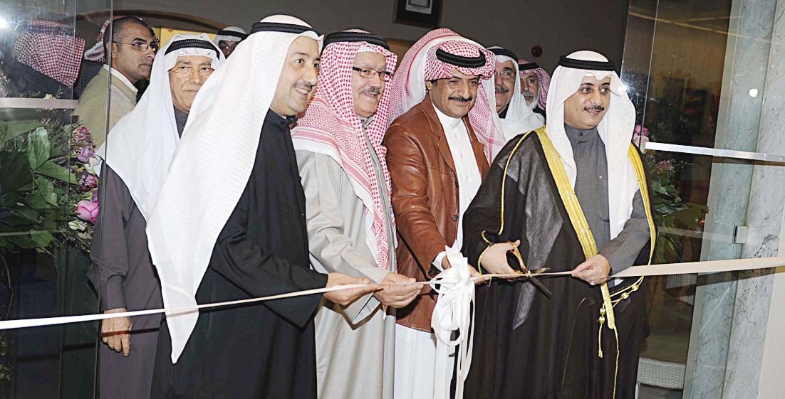 u0628u062fu0631 u0627u0644u062fu0648u064au0634 u0648u0645u062du0645u062f u0627u0644u0639u0633u0639u0648u0633u064a u0641u064a u0627u0641u062au062au0627u062d u0627u0644u0645u0639u0631u0636  (u062au0635u0648u064au0631 u0646u0627u064au0641 u0627u0644u0639u0642u0644u0629)