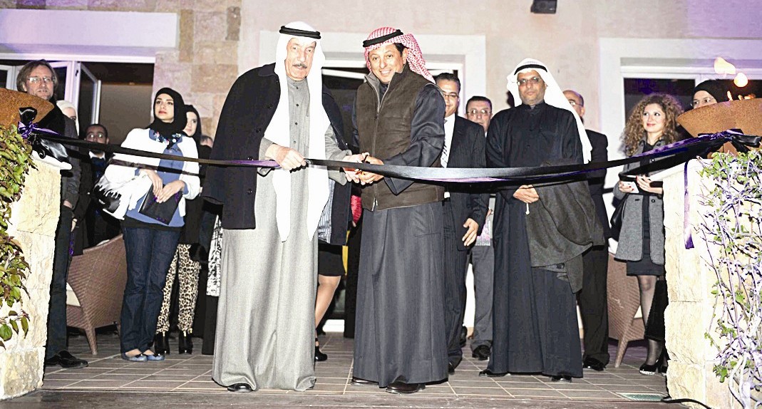 المشعان مفتتحا المعرض