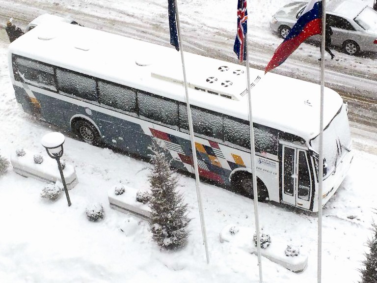 باص الفريق الذي اقل اللاعبين