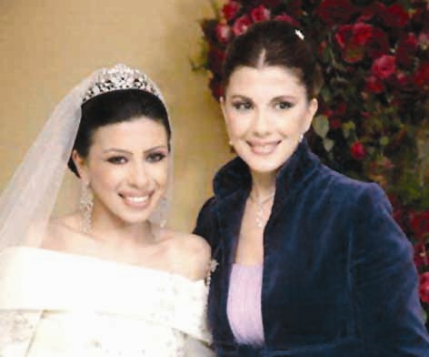 مع ابنتها هلا يوم زفافها