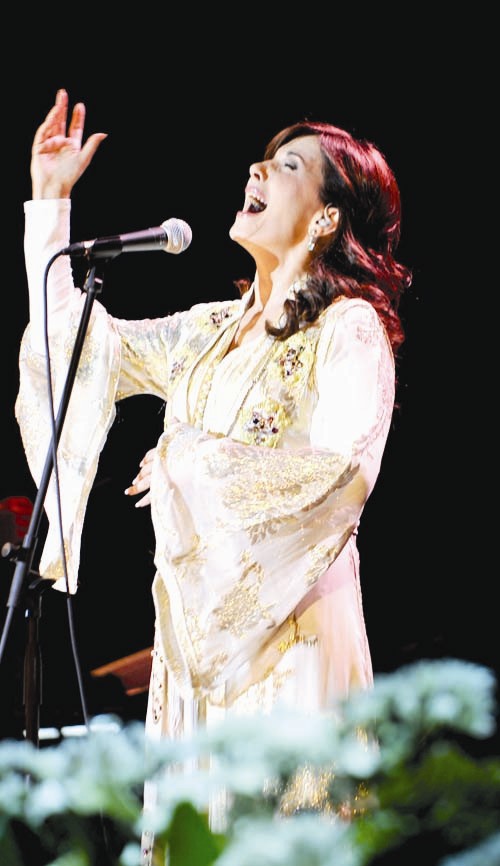 تشدو على المسرح