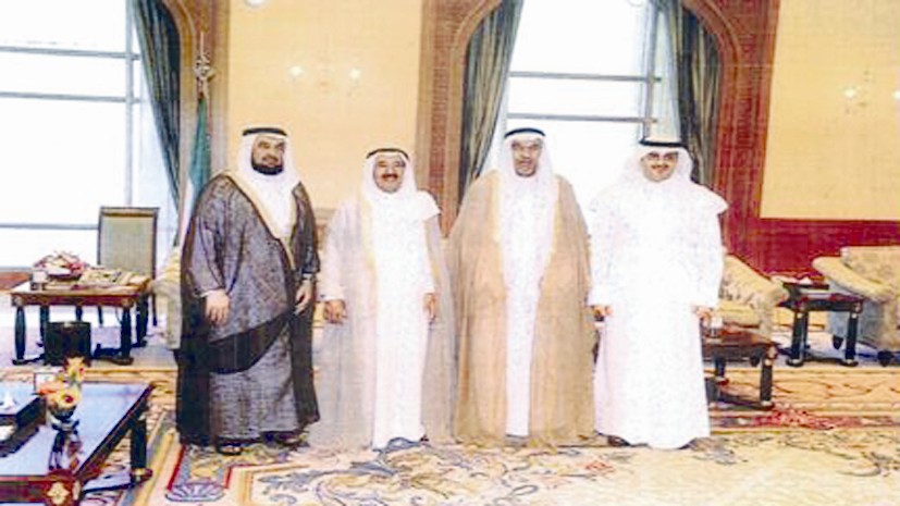 مع صاحب السمو أمير البلاد في زيارة لديوان الحمدان