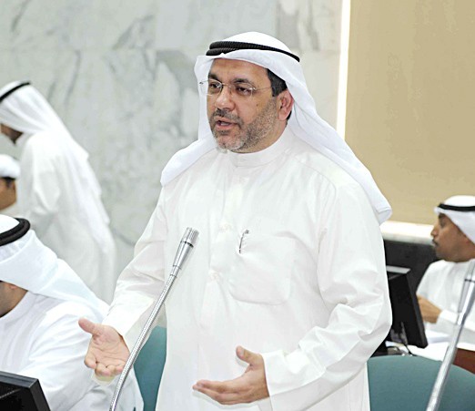 حسن كمال متحدثاً