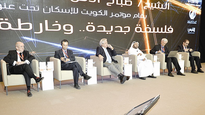 جانب من المتحدثين في الجلسة