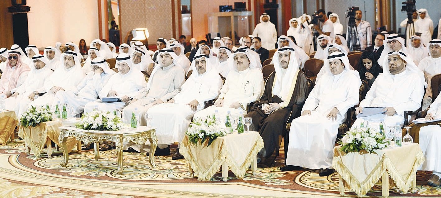 ومتوسطاً حضور الحوار