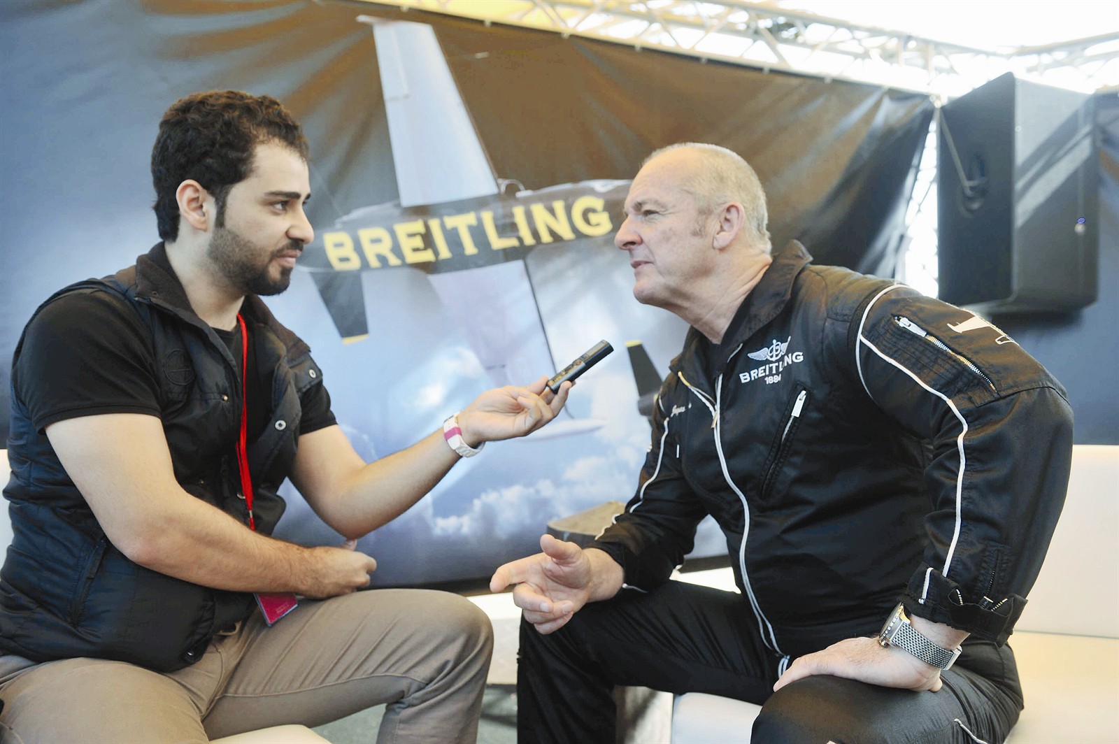 جاك بوتلين متحدّثاً للزميل علاء محمود