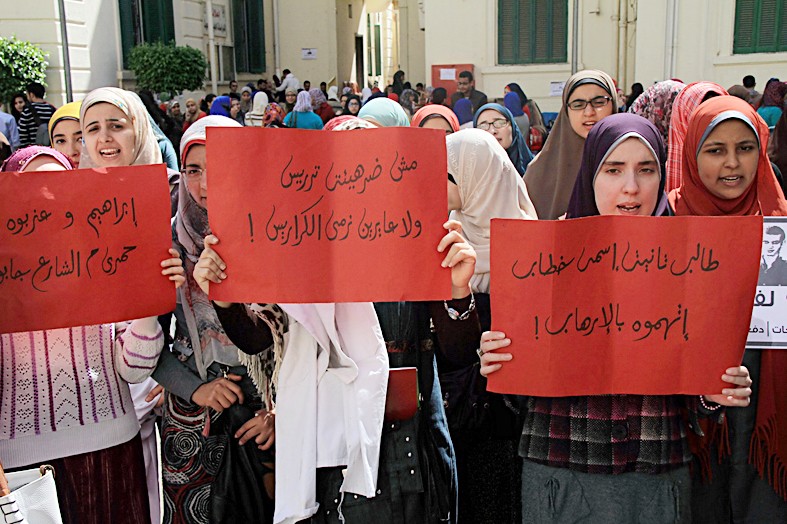 u0637u0627u0644u0628u0627u062a u064au062au0638u0627u0647u0631u0646 u0641u064a u0643u0644u064au0629 u0627u0644u0635u064au062fu0644u0629 u0641u064a u062cu0627u0645u0639u0629 u0627u0644u0642u0627u0647u0631u0629 (u062eu0627u0635 - u00abu0627u0644u0631u0627u064au00bb)