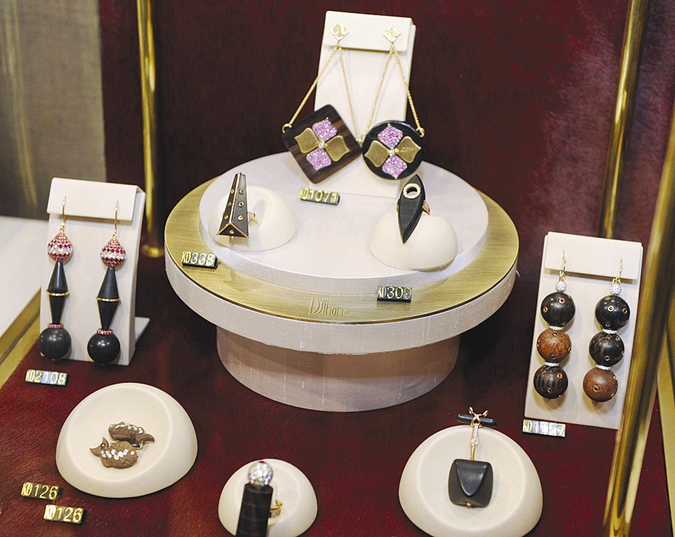 أقراط جميلة