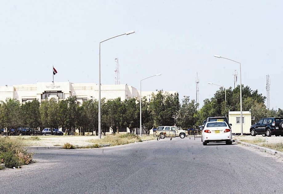 u0648u0627u062cu0647u0629 u0627u0644u0633u0641u0627u0631u0629 u0627u0644u0633u0648u0631u064au0629 u0643u0645u0627 u0628u062fu062a u0623u0645u0633 u0639u0646u062fu0645u0627 u0632u0627u0631u062au0647u0627 u00abu0627u0644u0631u0627u064au00bb  (u062au0635u0648u064au0631 u0632u0643u0631u064au0627 u0639u0637u064au0629)