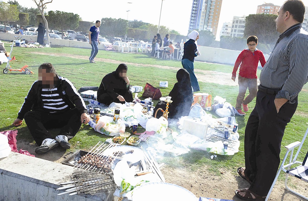 يشوون ولا يدرون أن المخالفة تنتظرهم