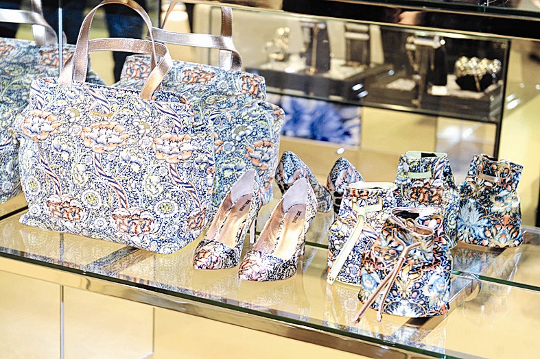 تشكيلة متنوعة من «Just Cavalli»