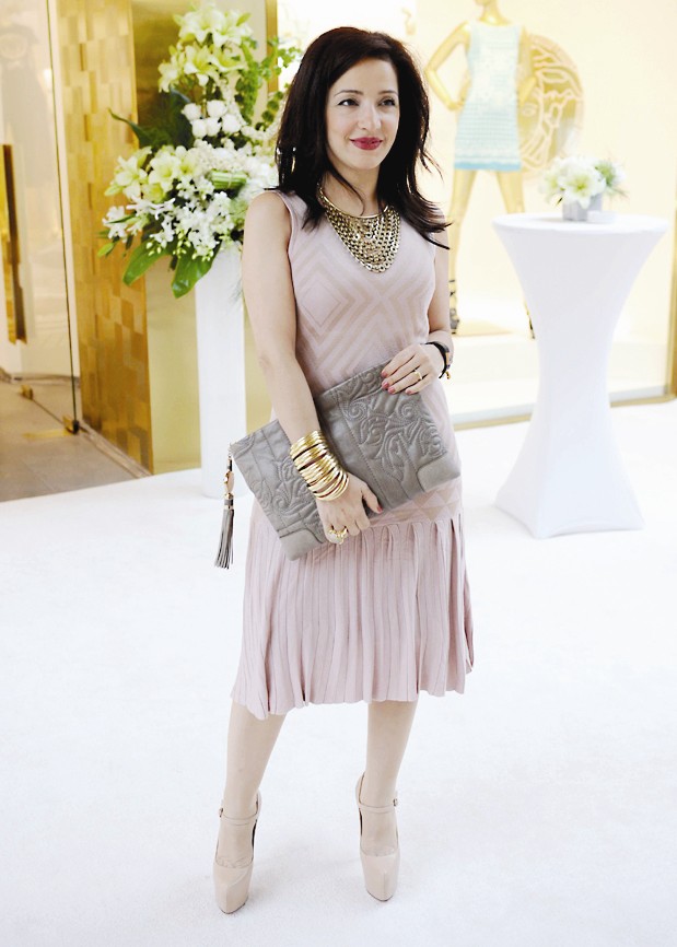 كريستيان الأنصاري بحقيبة «فرساتشي»