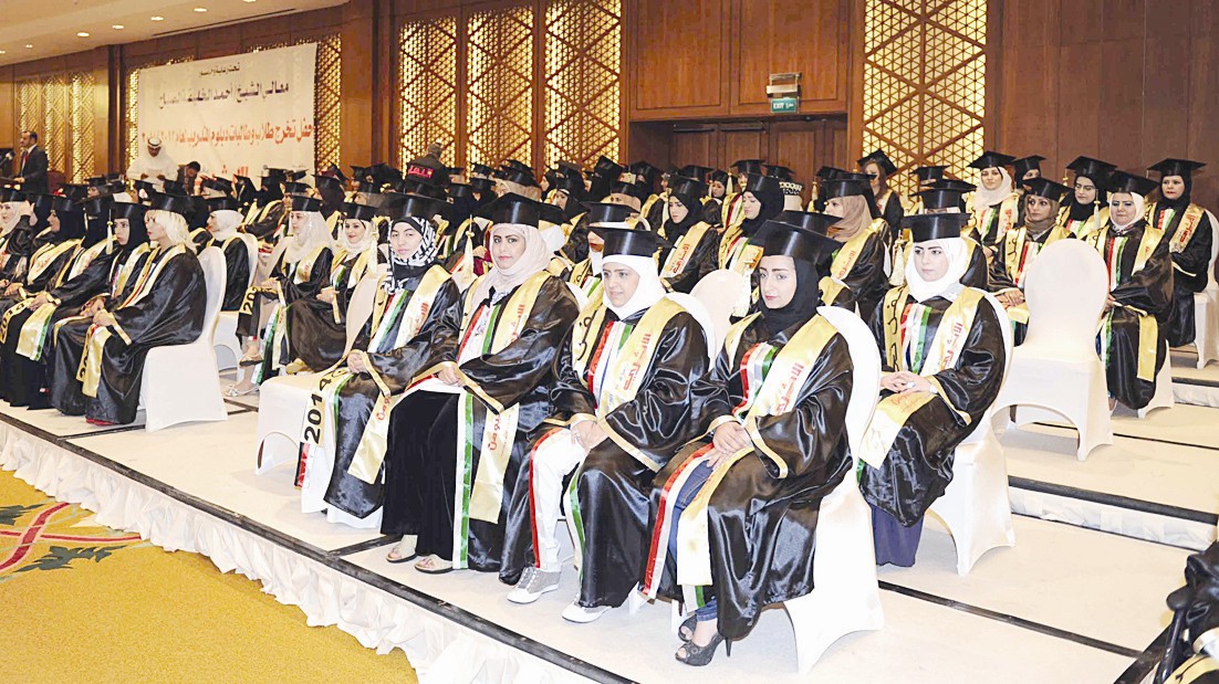 لقطة جماعية للخريجات