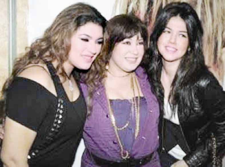 u0641u064au0641u064a u0639u0628u062fu0647 u0645u0639 u0627u0628u0646u062au064au0647u0627