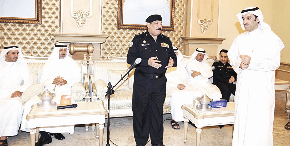 u0627u0644u0639u0644u064a u0645u062au062du062fu062bu0627 u0625u0644u0649 u0631u0648u0627u062f u0627u0644u062fu064au0648u0627u0646u064au0629 (u062au0635u0648u064au0631 u0643u0631u0645 u0630u064au0627u0628)