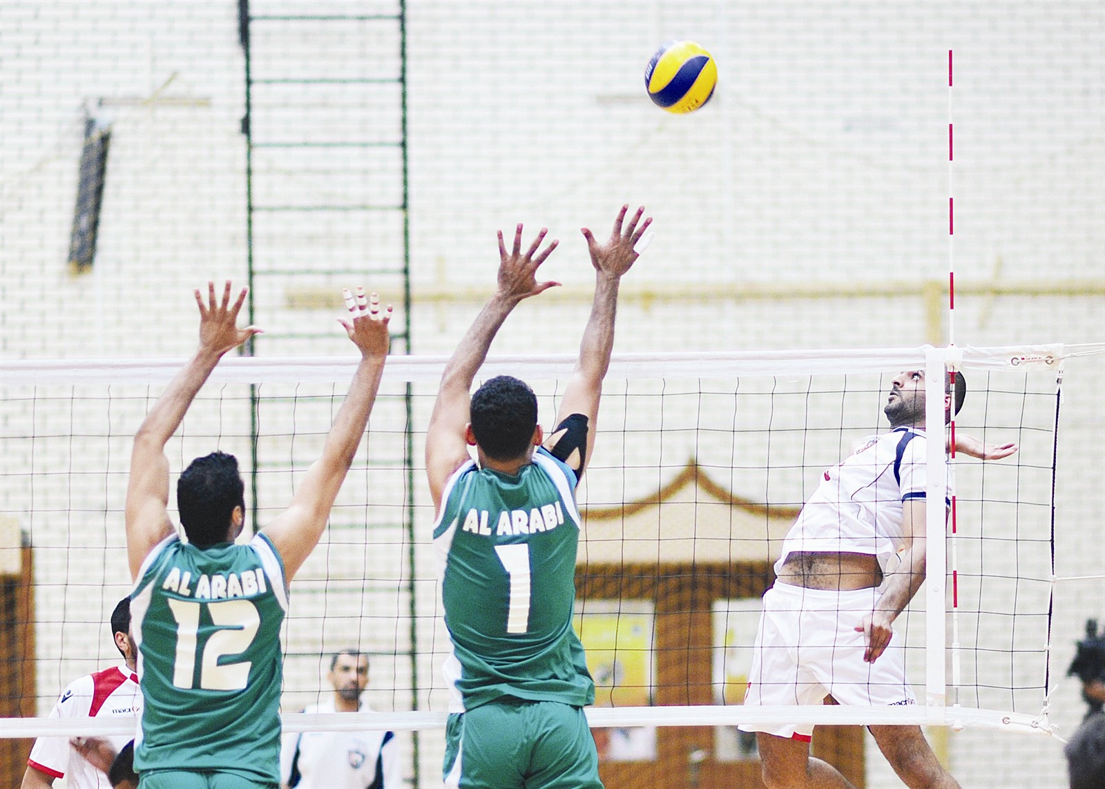 u0646u062cu0645 u0627u0644u0643u0648u064au062a u062cu0627u0633u0645 u0627u0644u0635u0628u0627u063au0629 u064au0636u0631u0628 u0628u0642u0648u0629 u0623u0645u0627u0645 u0627u0644u0639u0631u0628u064a