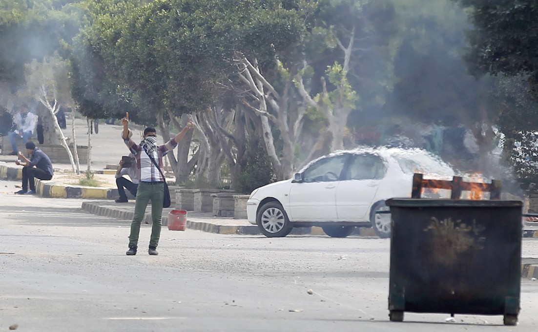 u0645u062au0638u0627u0647u0631 u0645u0624u064au062f u0644u0645u0631u0633u064a u0623u0645u0627u0645 u062cu0627u0645u0639u0629 u0627u0644u0627u0632u0647u0631 (u0631u0648u064au062au0631u0632)