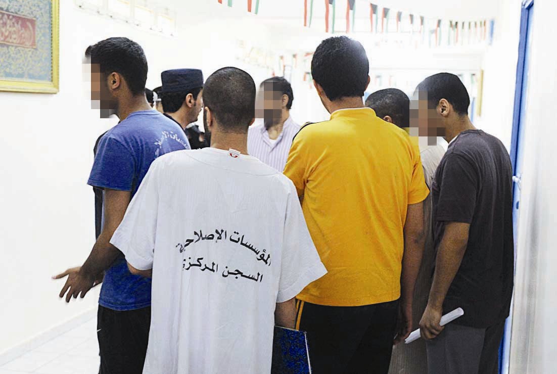 جانب من المستفيدين من العفو الأميري