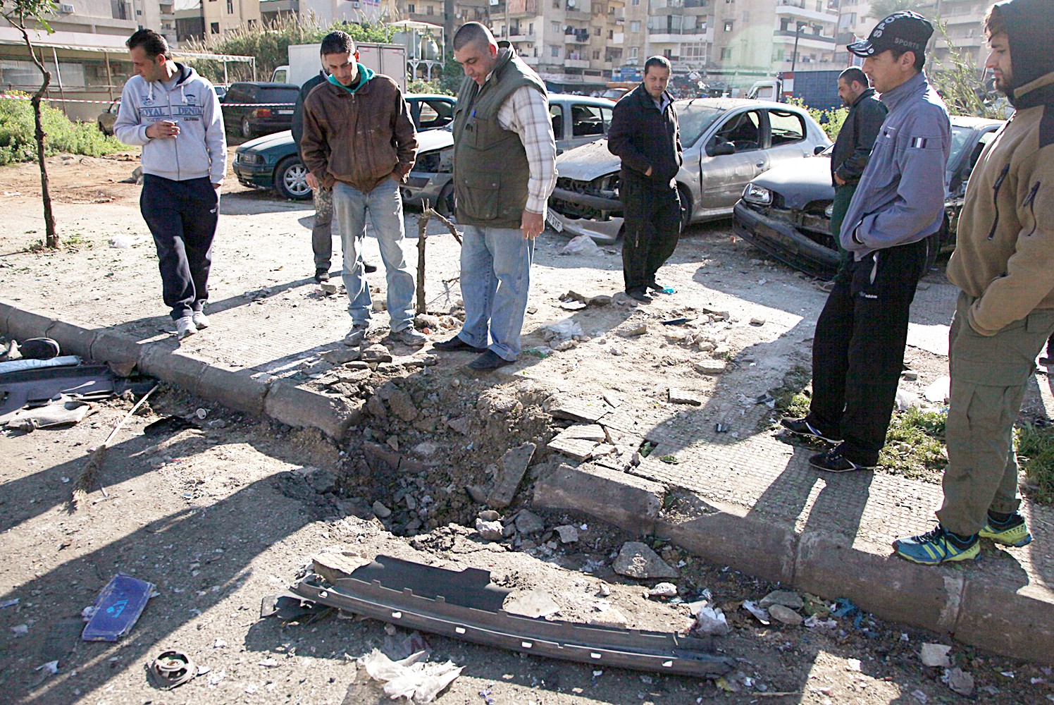 u0645u062fu0646u064au0648u0646 u0644u0628u0646u0627u0646u064au0648u0646 u064au0639u0627u064au0646u0648u0646 u0645u0648u0642u0639 u0627u0646u0641u062cu0627u0631 u0639u0628u0648u0629 u0646u0627u0633u0641u0629 u0628u062fu0648u0631u064au0629 u0644u0644u062cu064au0634 u0627u0644u0644u0628u0646u0627u0646u064a u0641u064a u0637u0631u0627u0628u0644u0633 (u0623 u0641 u0628)