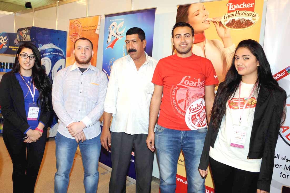 ... وفريق شركة مصنع الساير للمرطبات